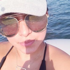 Meet your Posher, Alessandra